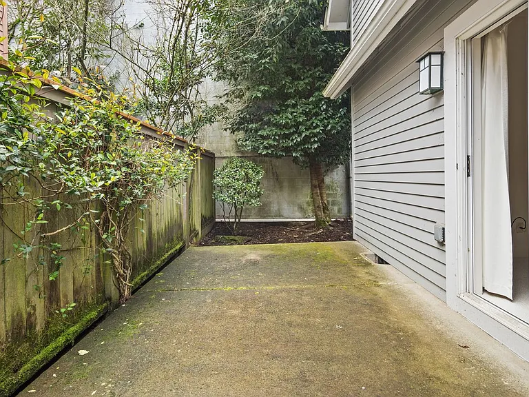 1588 Oak St — Photo 35