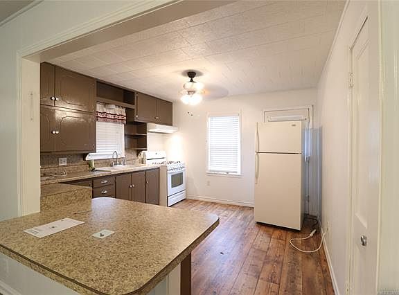 3rd image of 1610 Claremore Ave