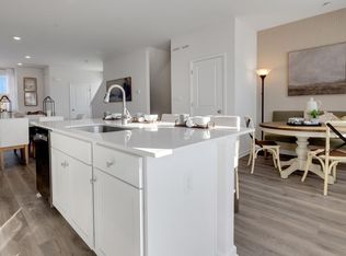 8215 Alexander Ct, Breinigsville, PA 18031