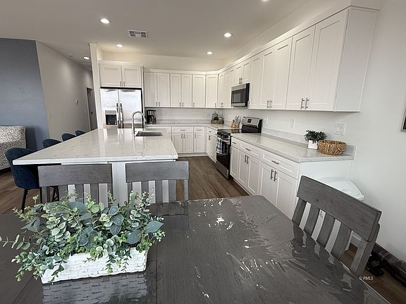 3rd image of 32 Red Rock St