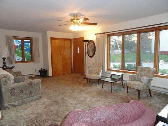 3rd image of 602 Hillcrest Dr