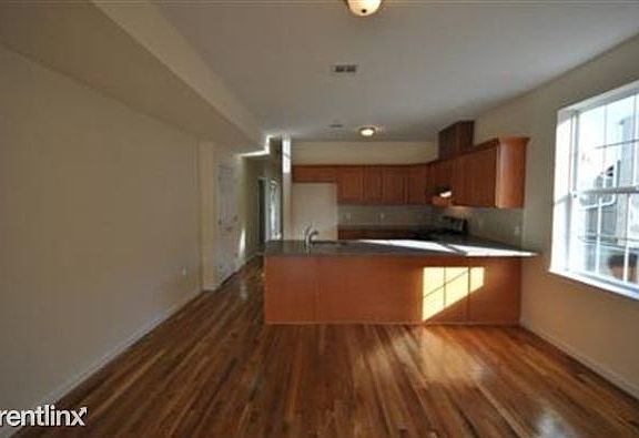 382 ave c apt#3 04