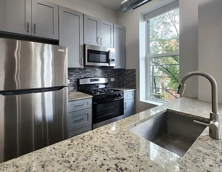 1444 W Erie St #3A — Photo 2