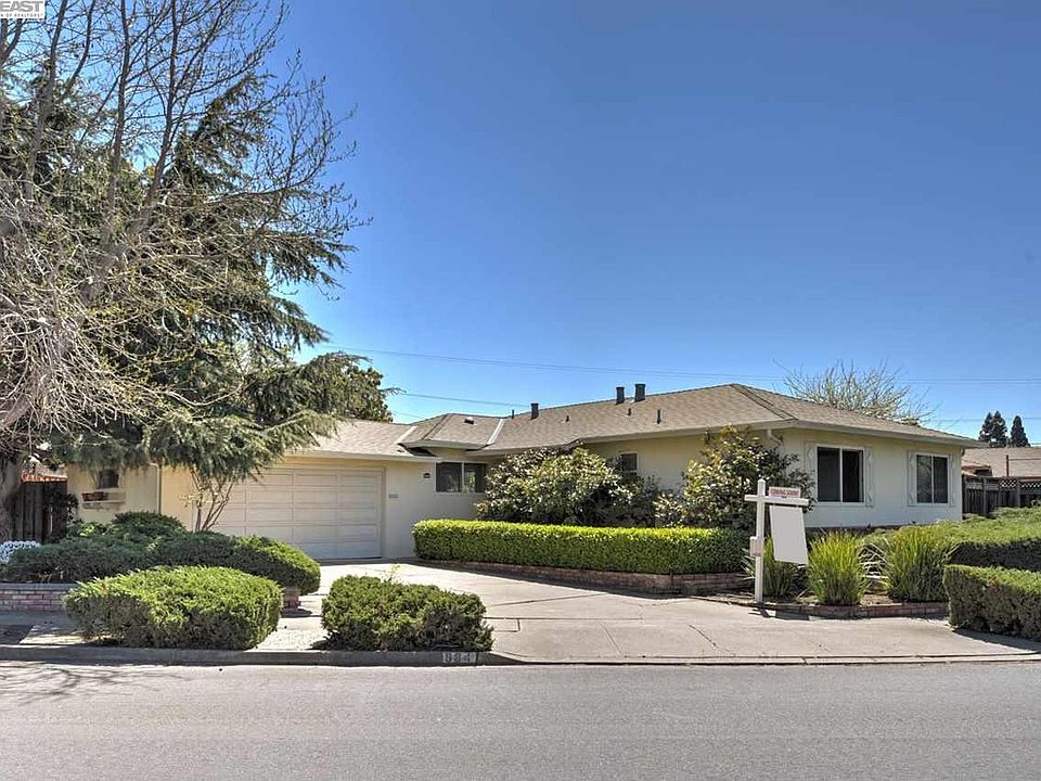 1st image of 884 Wisteria Dr