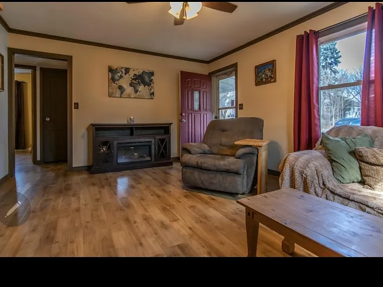 1805 Kelly Ave — Photo 4