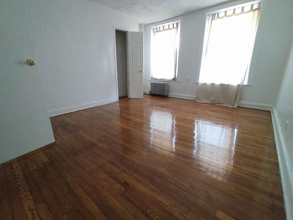 1st image of 10 Columbia Pl #39
