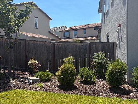 3rd image of 559 Lovejoy Ln