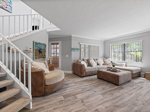 4th image of 27 Uno Lago Drive