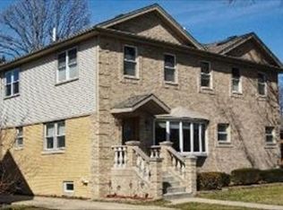 1876 Birch St, Des Plaines, IL 60018