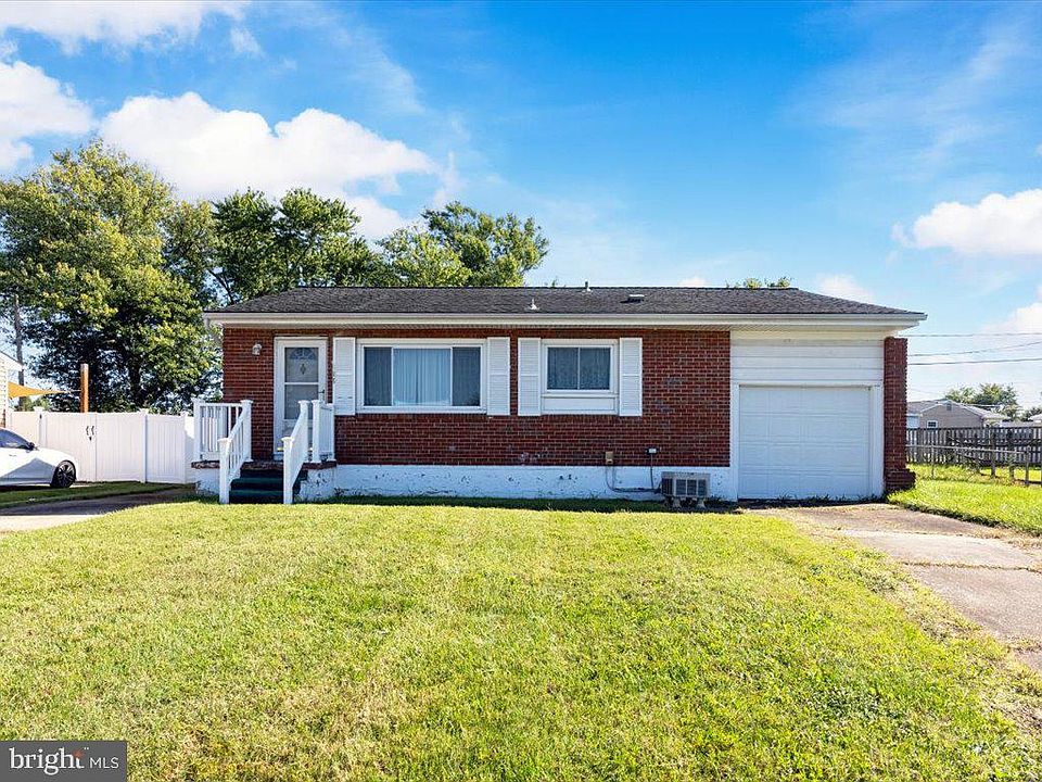 1st image of 105 Herbert Ct