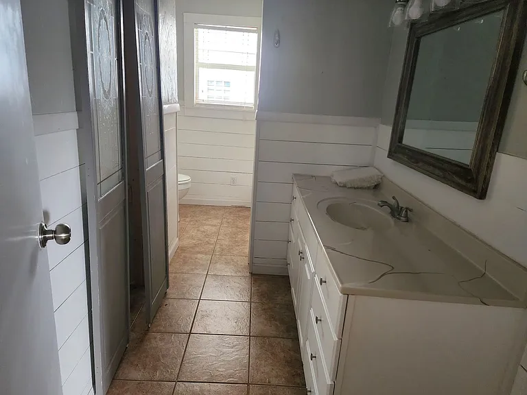 1700 S Avenue B — Photo 16