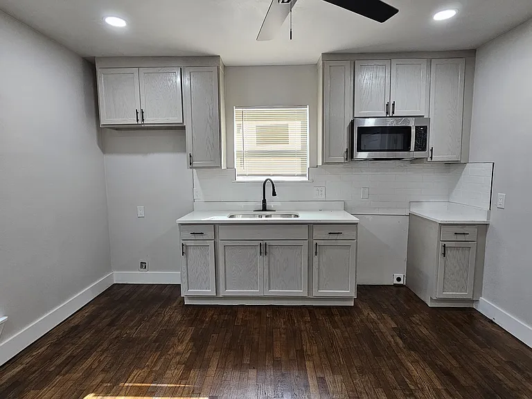 702 College St #1 — Photo 1
