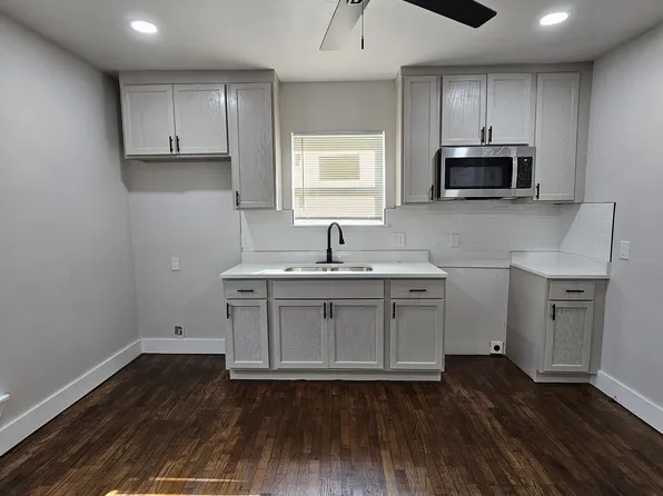 702 College St APT 1, Cleburne, TX 76033