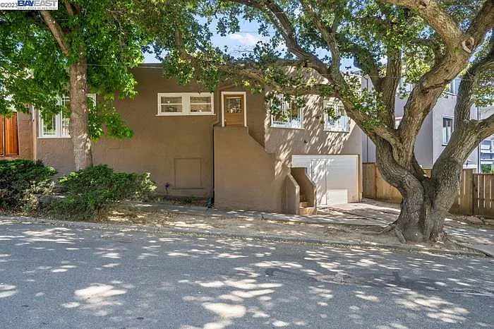 769 Vincente Ave — Photo 35