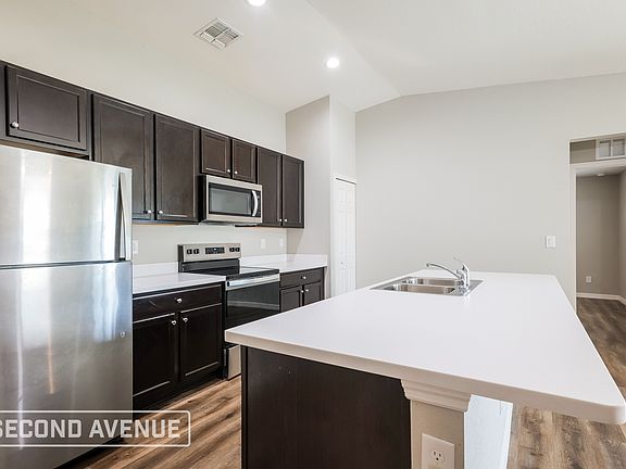 2nd image of 1423 NE 16th Pl