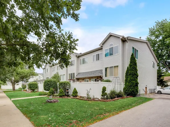 302 Park Ridge Ln Unit B, Aurora, IL 60504
