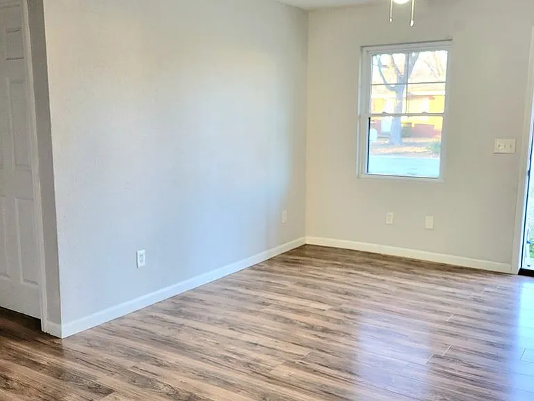 4062 Bruene Ave — Photo 7