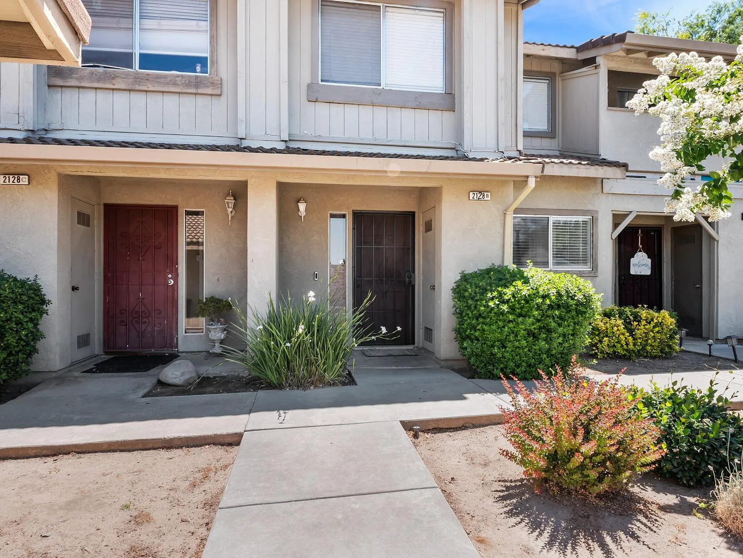 2128 Mount Vernon Dr APT B photo 1