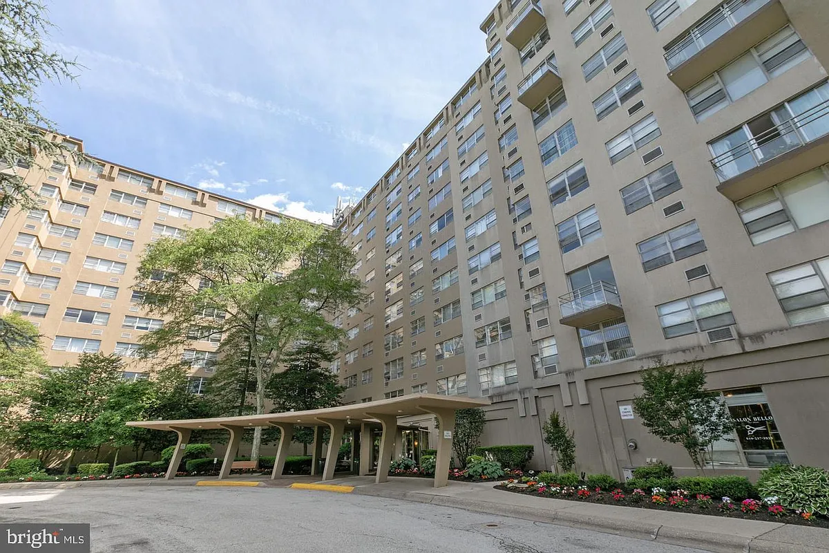 Building Photo - 1030 E Lancaster Ave #111