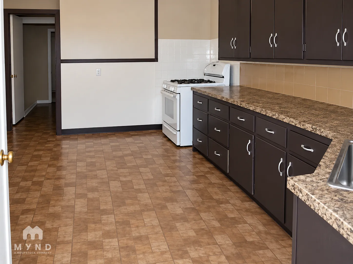 4 bed, 1.0 bath, 1122 sqft, $1,099 — Photo 2