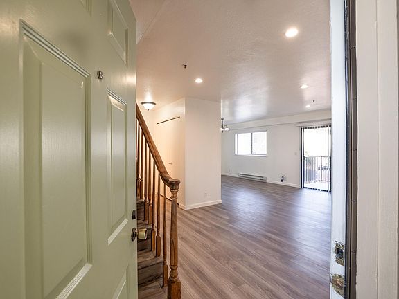 Entry to apartment
