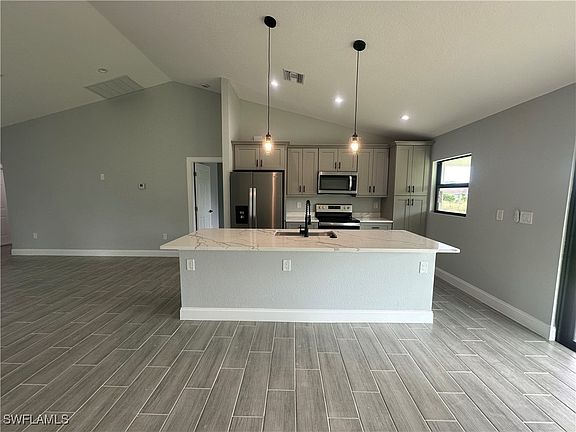5th image of 1043 Manta Ave S