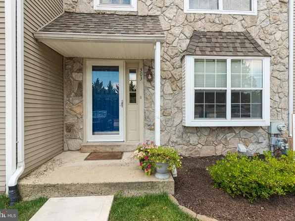 303 Countryside Ct, Collegeville, PA 19426
