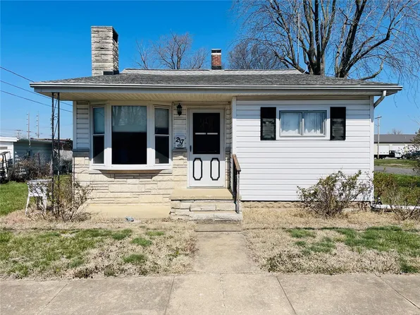 217 W 3rd St, Nashville, IL 62263