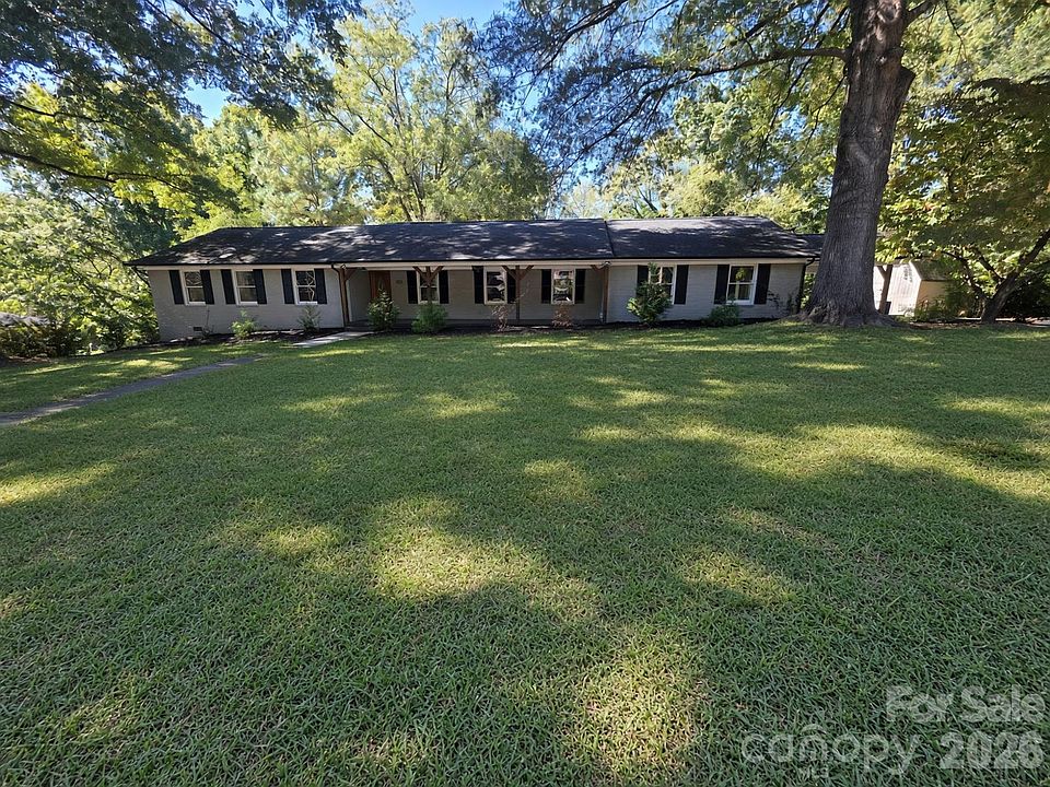1st image of 570 Crestside Dr SE