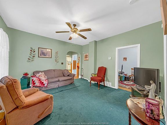 3rd image of 649 Cataraqui St