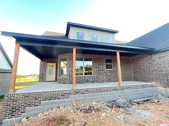 2nd image of 1039 NW Vaughn Rd