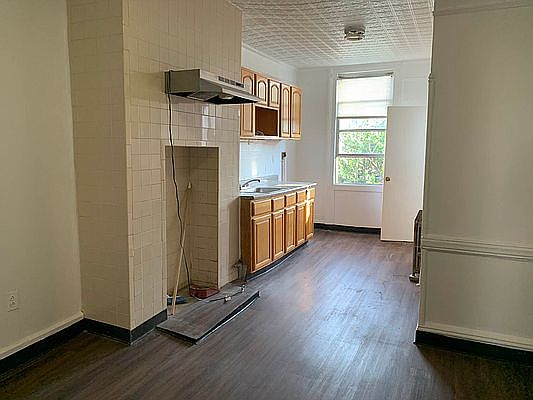 2nd image of 206 Knickerbocker Ave #3A