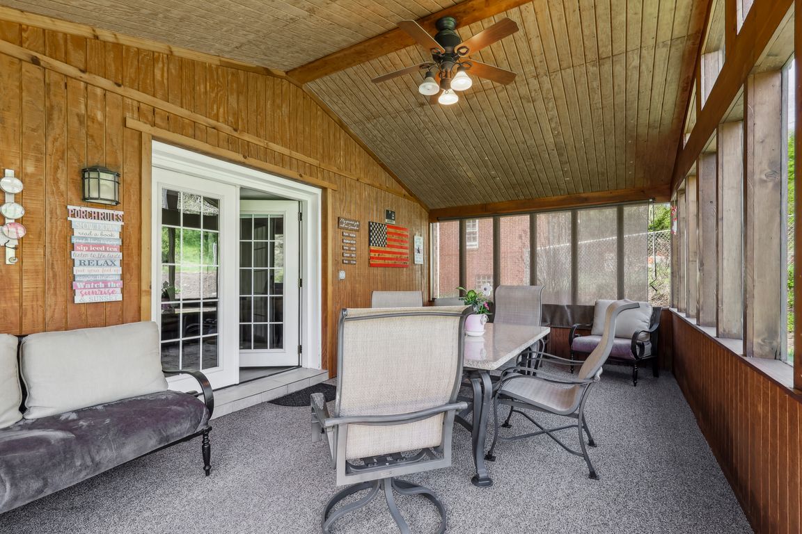 Thornberry Dr-2904-038.jpg