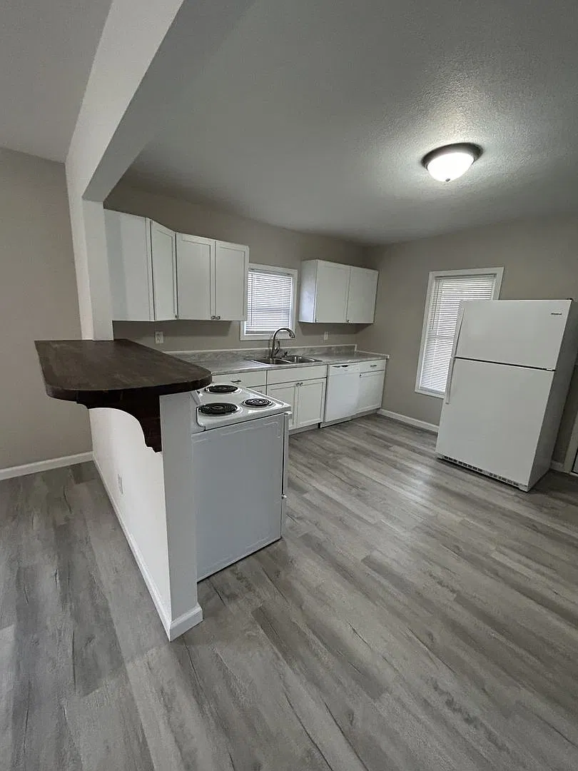 Stunning Modern Charm In Baxter Springs | 3br Home For $950! Coming Soon — Photo 4