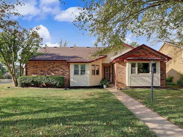 2049 S Cypress Ct, Wichita, KS 67207