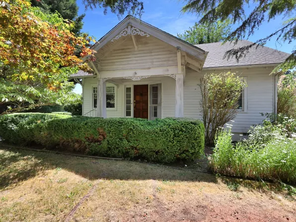 110 Elkay Dr, Eugene, OR 97404