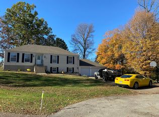 320 Edna Lee Ln, Shepherdsville, KY 40165