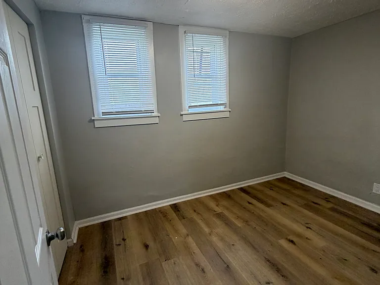 4912 Melville Ave #1LOWER — Photo 3