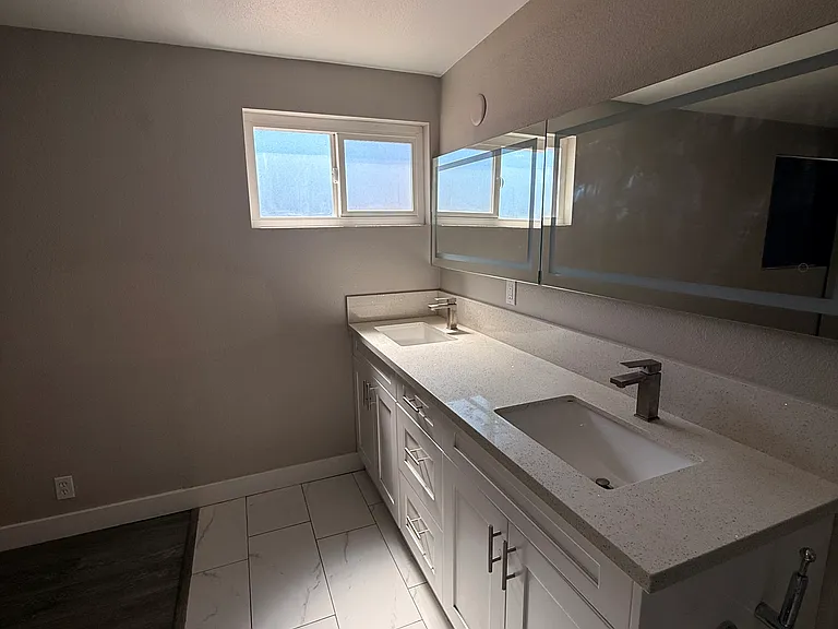 2753 Talbot St — Photo 57
