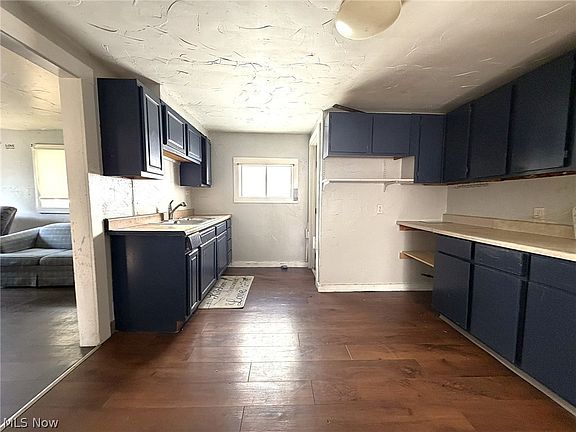 4th image of 3143 Trowbridge Ave