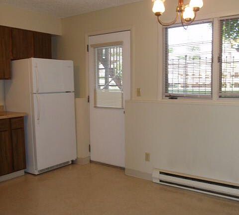 5th image of 425 W Crosby St APT 3