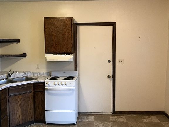 4th image of 309 1/2 Plum St #206