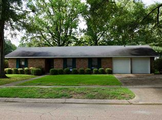 1327 Riverwood Dr, Jackson, MS 39211