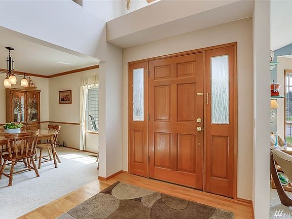 Greet guests in this dramatic, bright and airy foyer. Enjoy open sightlines to the dining room and living room.