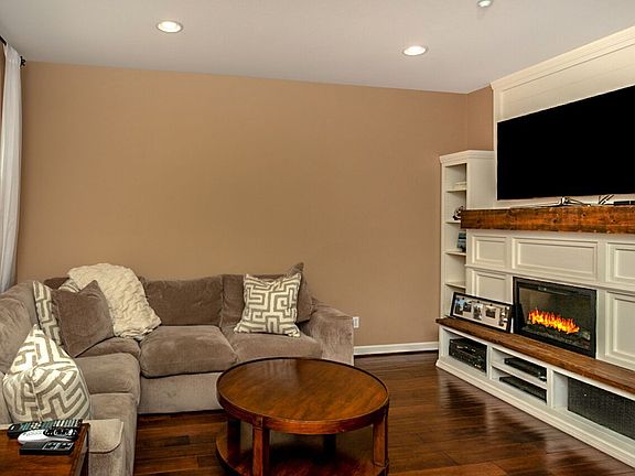 3rd image of 10422 Whitcomb Way Unit 110
