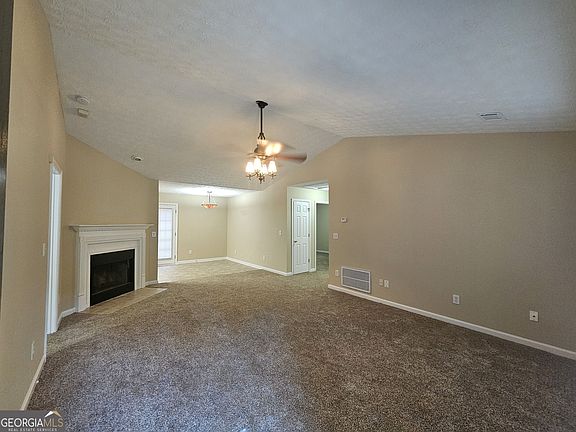 4th image of 150 Valley Dr