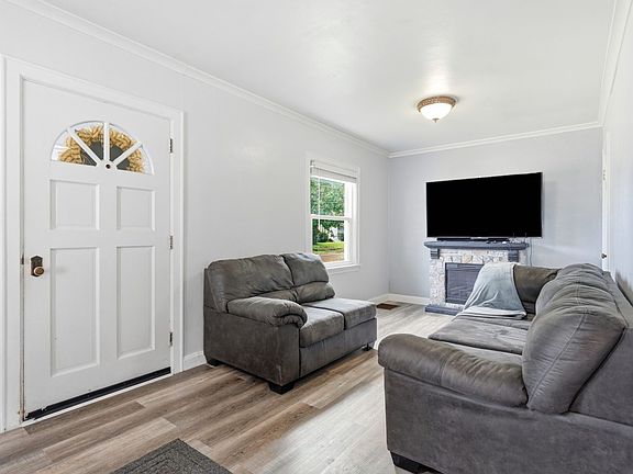 3rd image of 335 W 30th St
