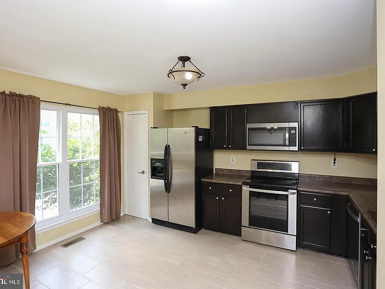 4710 Leyden Way — Photo 4