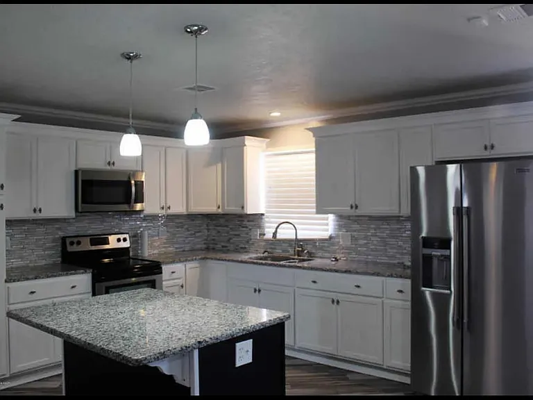 1303 Cooley Dr — Photo 2