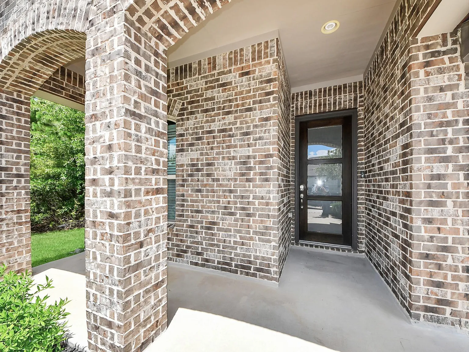 3 bed, 2.0 bath, 1882 sqft, $2,799 — Photo 3